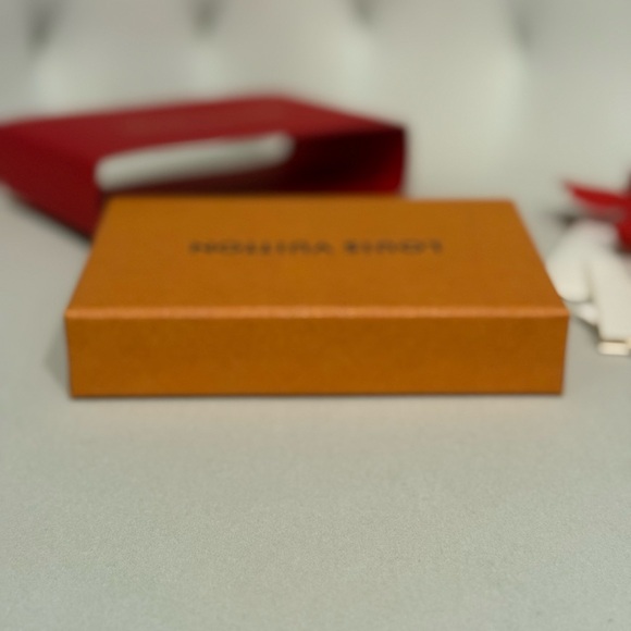 Louis Vuitton Box with ribbon and papers - Picture 4 of 5